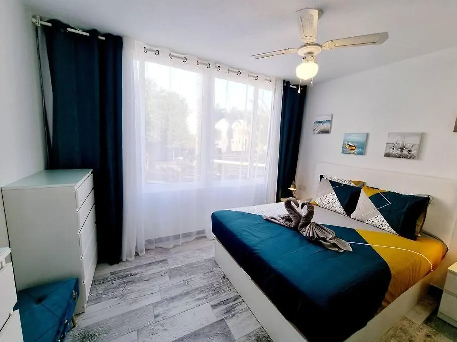아파트 Apartamento Smeraldo 11 Playa Roca 코스타 테기세