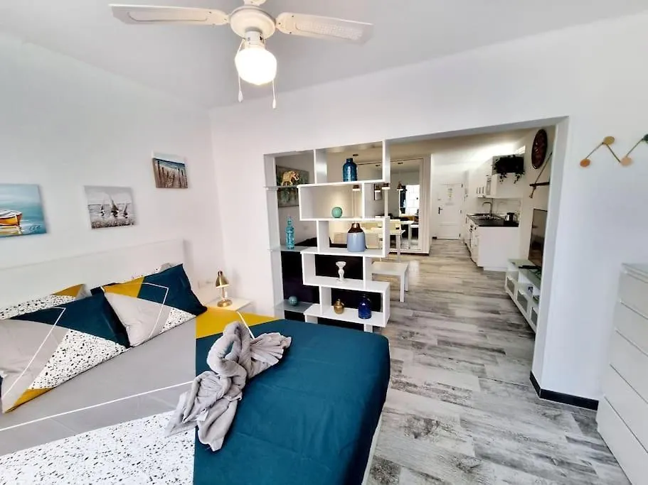 아파트 Apartamento Smeraldo 11 Playa Roca 코스타 테기세