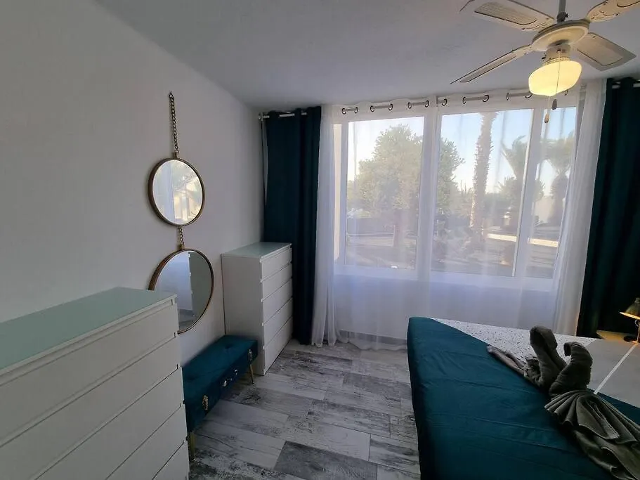 קוסטה טגוויסה Apartamento Smeraldo 11 Playa Roca 0*, קוסטה טגוויסה