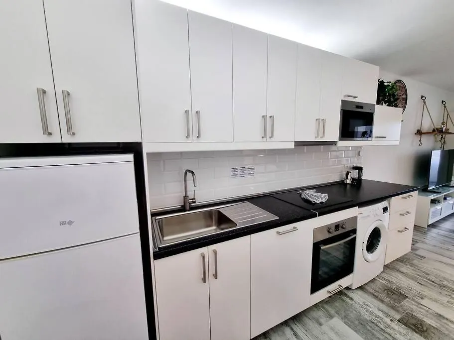 הקונטקטים של Apartamento Smeraldo 11 Playa Roca